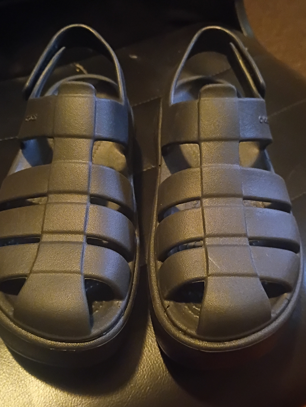 BRAND NEW Crocs Black Stomp Fisherman Platform Sandal Mens 4/ Womens 6